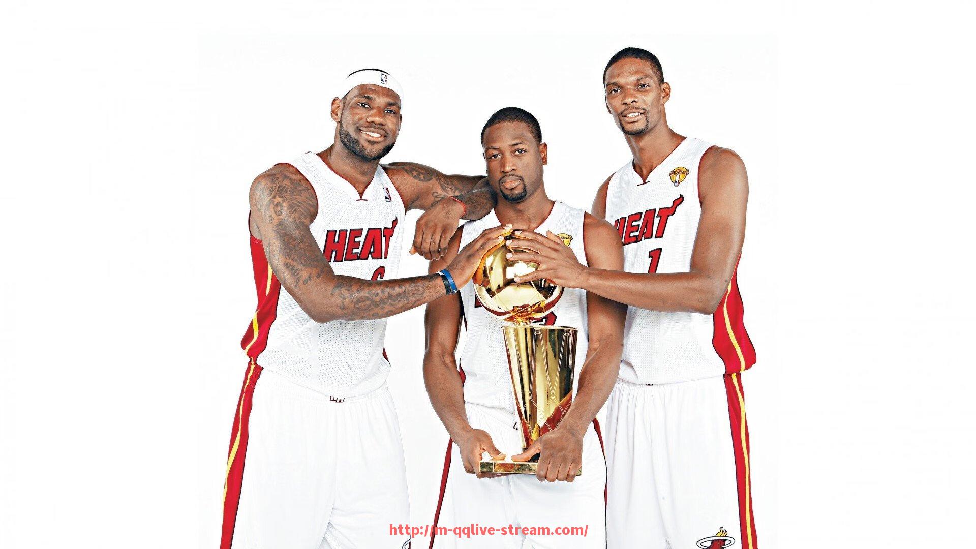 企鹅直播-意甲球队西装照:意甲球队球员的西装照与时尚展示